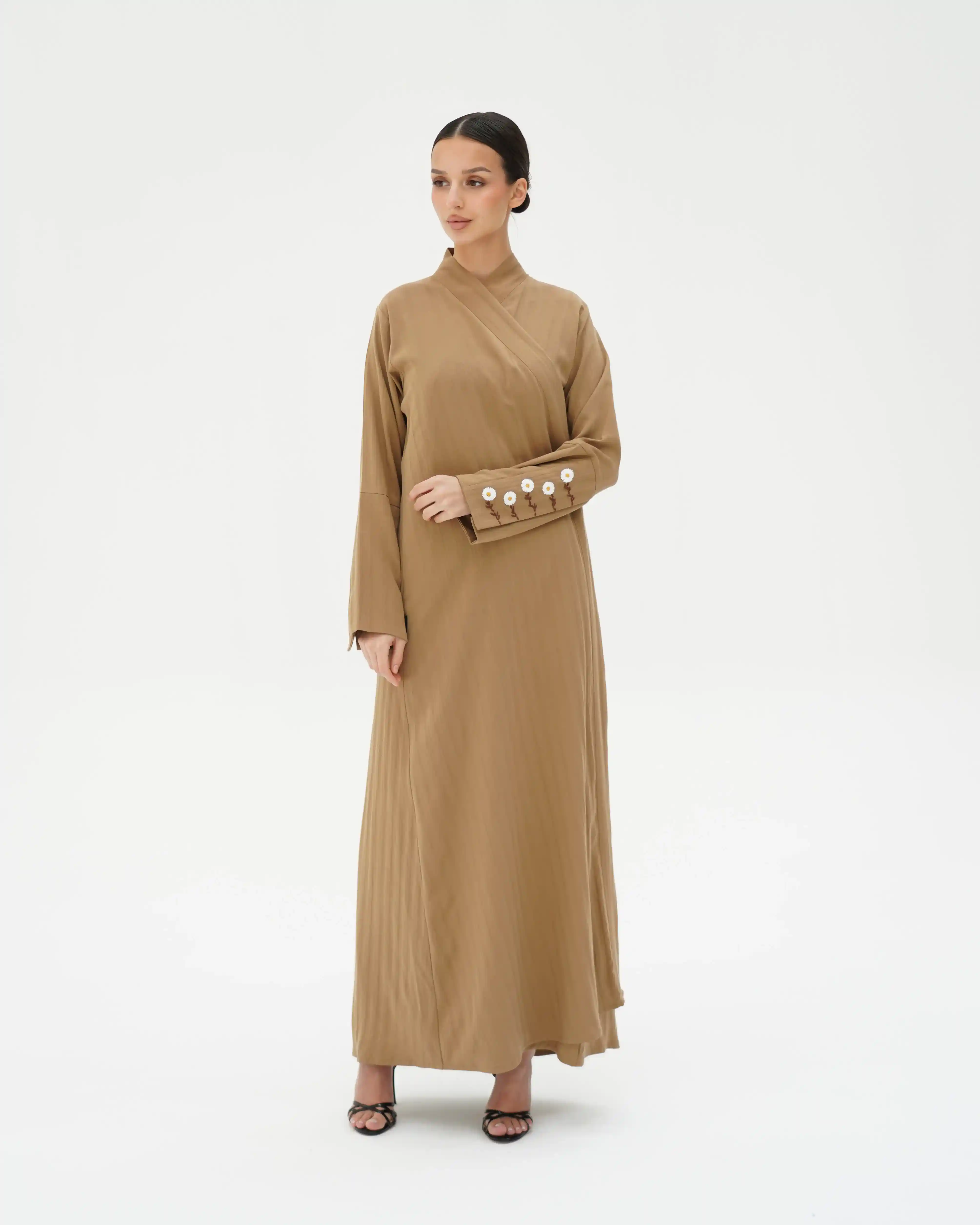 Chamomile Motion — Linen — Camel